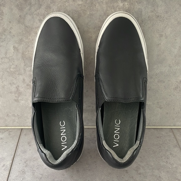 Vionic Black April Slip On Sneakers excellent condition leather arch support 7.5 - Picture 11 of 15